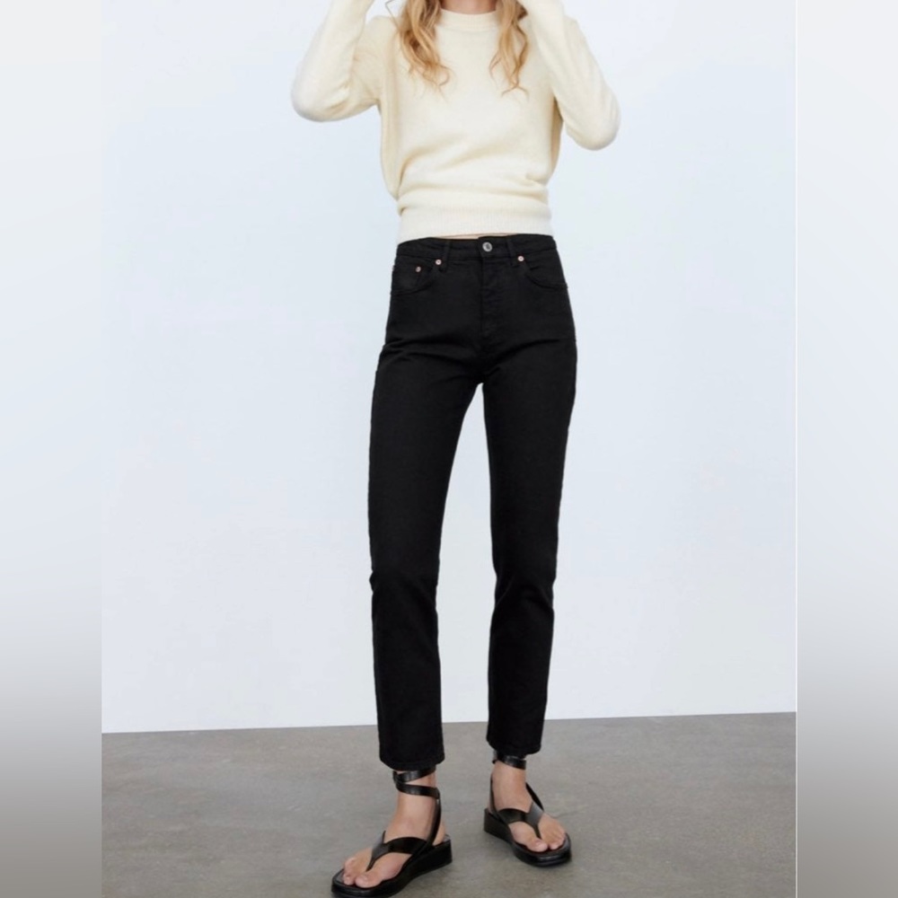 Zara ZW Jeans 90s high waist crop black NWT (size 4)